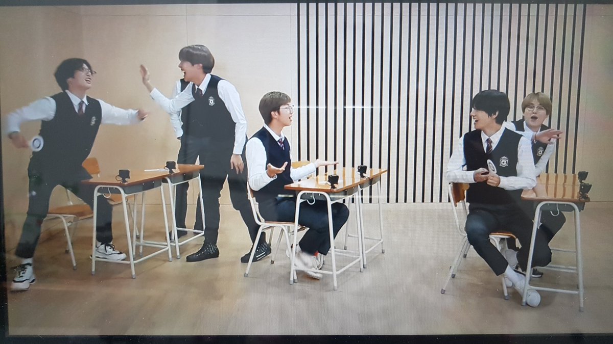 four_cut's tweet photo. 🐨달방스쿨 4컷만화3-달방스쿨엔 미스터리한 한 학생이 있었으니ᆢ
#방탄만화 #방탄만화가 #방탄팬아트 #btsfanarts #btscomics https://t.co/xWFUWNn5X9
