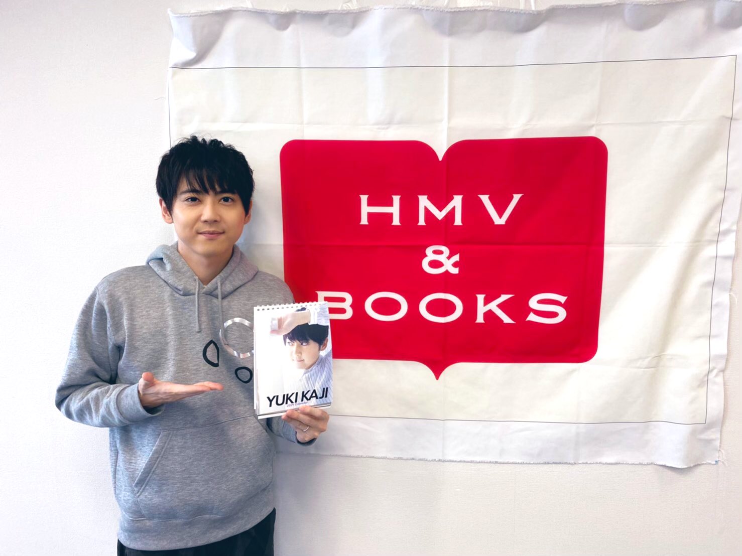梶裕貴 Yuki Kaji 梶裕貴 21カレンダーオンラインサイン会にご参加くださった皆さん ありがとうございました 皆さんとのコメントでのやり取りを通して 僕自身 楽しい時間を過ごさせていただきました このカレンダーが 皆さんの21年の素敵