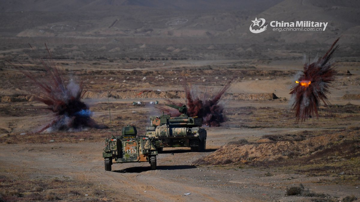 TheDeadDistrict's tweet image. Chinese Type-99 discharge the smoke grenades.
#China #PLA #Type99 #Tank #MBT 
More pics from exercise.....⤵️
thedeaddistrict.blogspot.com/2020/11/plas-t…