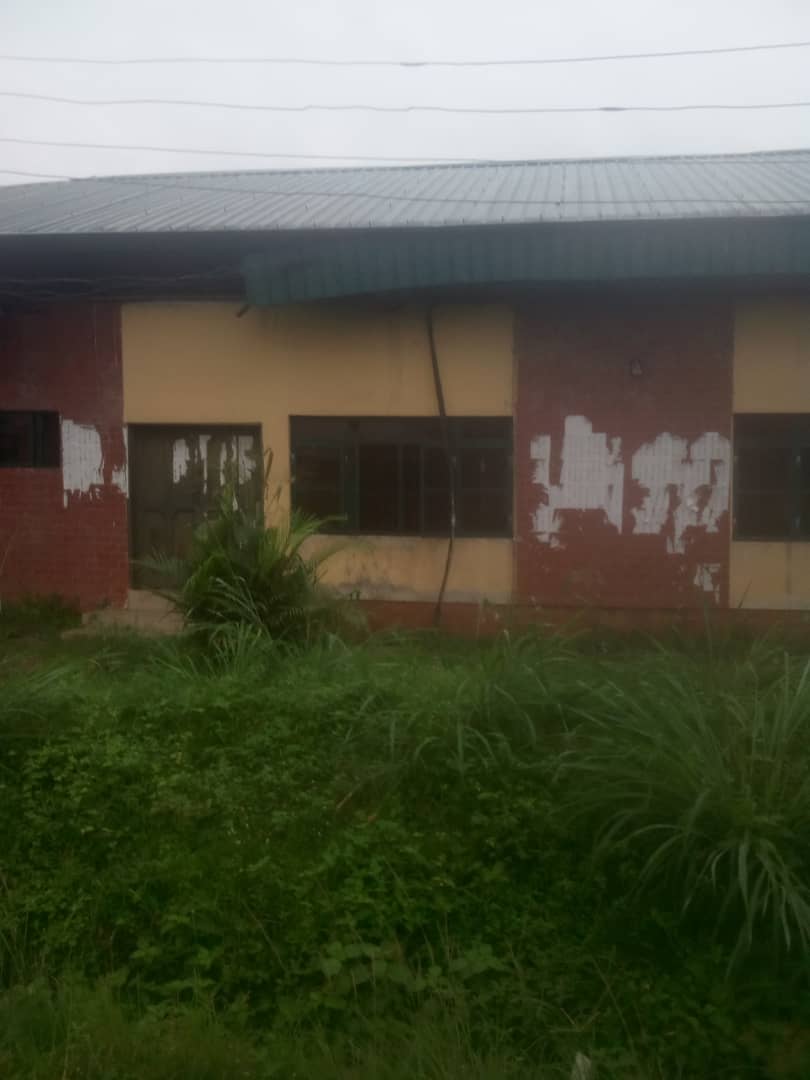 TrackaNG's tweet photo. N50m allocated in the 2020 FG budget for the renovation of a Block of classroom in Model Primary School Abuloma,Trans- Amadi Port Harcourt.Amount, Rivers State.
We confirmed the renovation work is to commence.
And the school remains in a DILAPIDATED condition
#2020FGProjects https://t.co/0tpiUrltL0