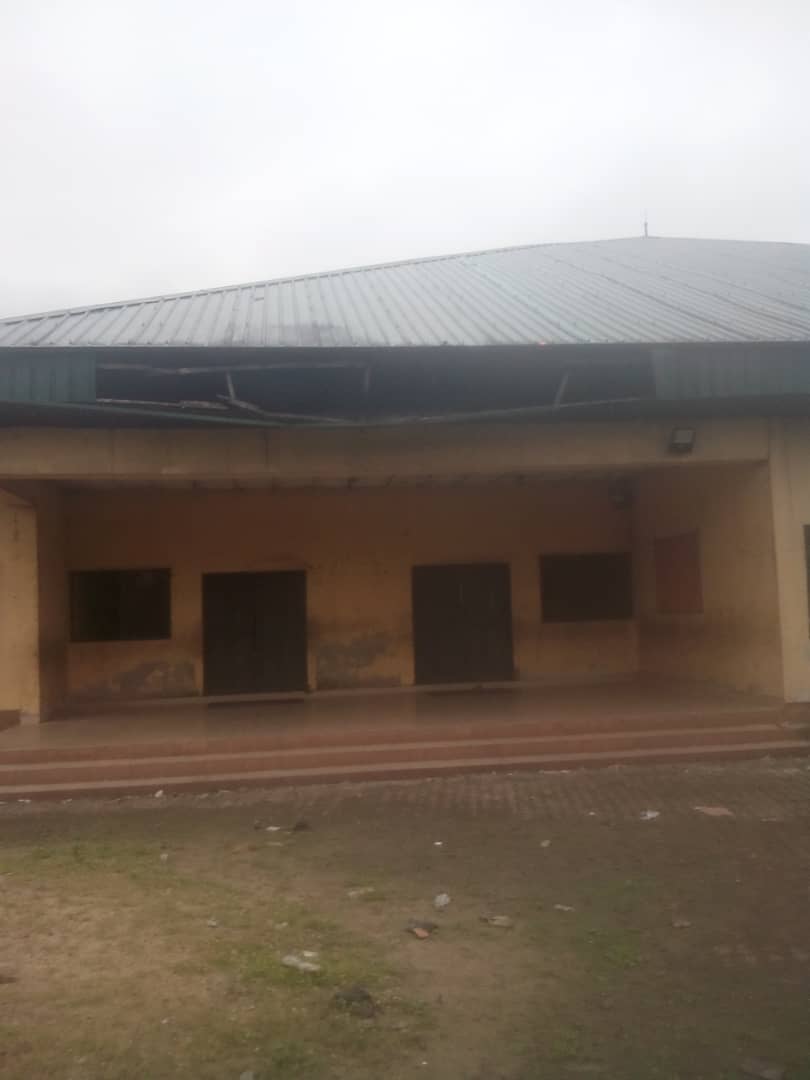TrackaNG's tweet photo. N50m allocated in the 2020 FG budget for the renovation of a Block of classroom in Model Primary School Abuloma,Trans- Amadi Port Harcourt.Amount, Rivers State.
We confirmed the renovation work is to commence.
And the school remains in a DILAPIDATED condition
#2020FGProjects https://t.co/0tpiUrltL0