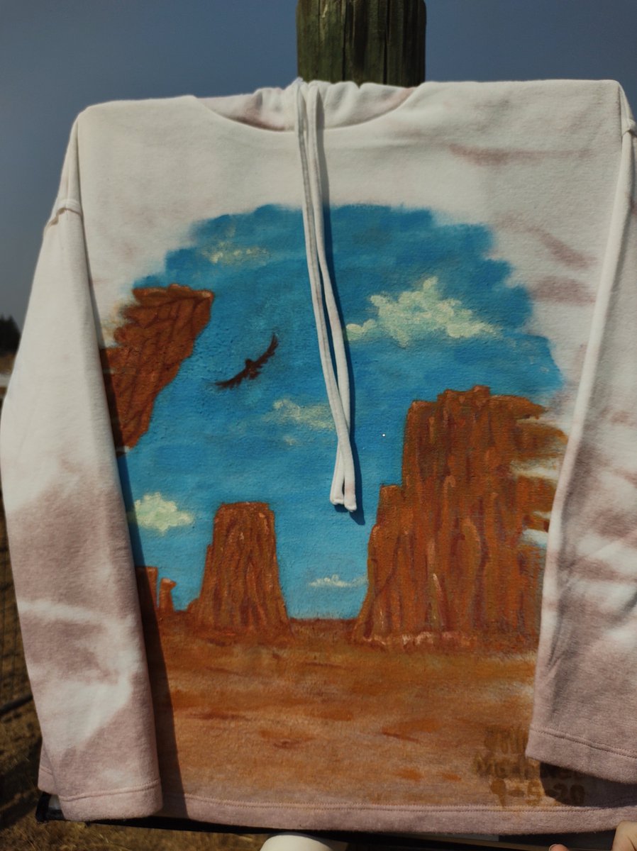 JillianMachovec's tweet photo. "Find beauty in the world's backgrounds."
A new art experiment from September; creating a painting on clothing was a fun and interesting challenge.

Peace and love,
Jillian

#artistsontwitter #paintedjacket https://t.co/oJuo3CkiQM