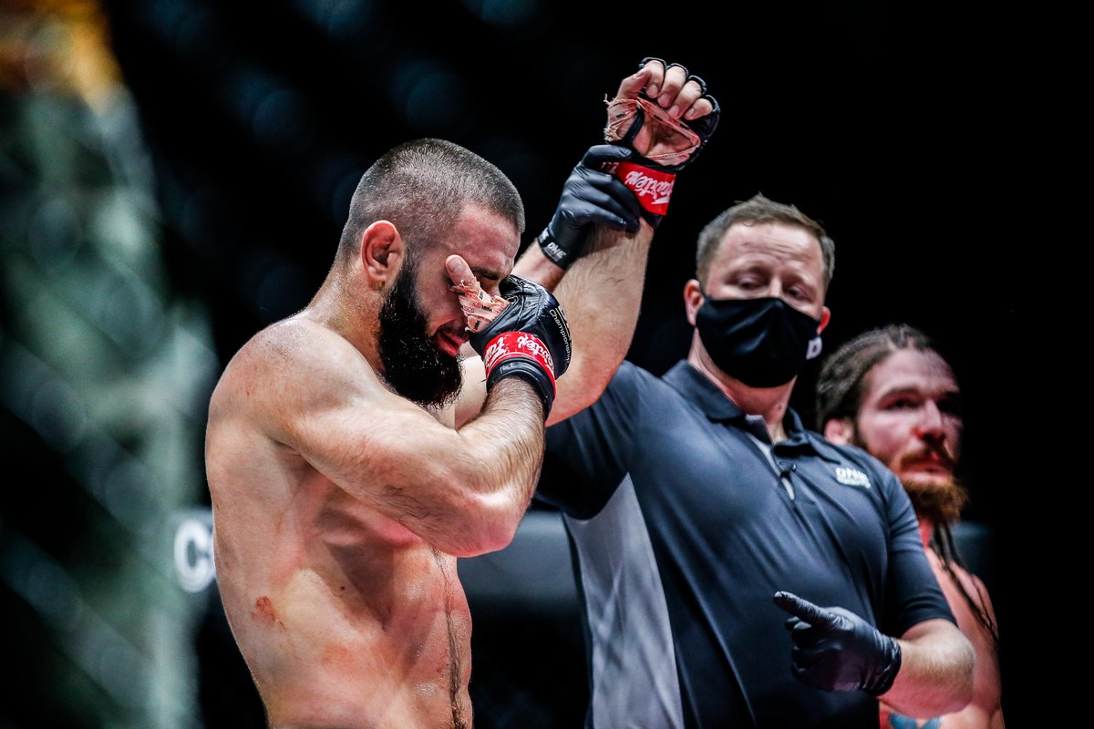 ONEChampionship's tweet photo. The welterweight king retains his crown ๐ #InsideTheMatrix2 #WeAreONE #ONEChampionship https://t.co/ZfVhCHU2KY