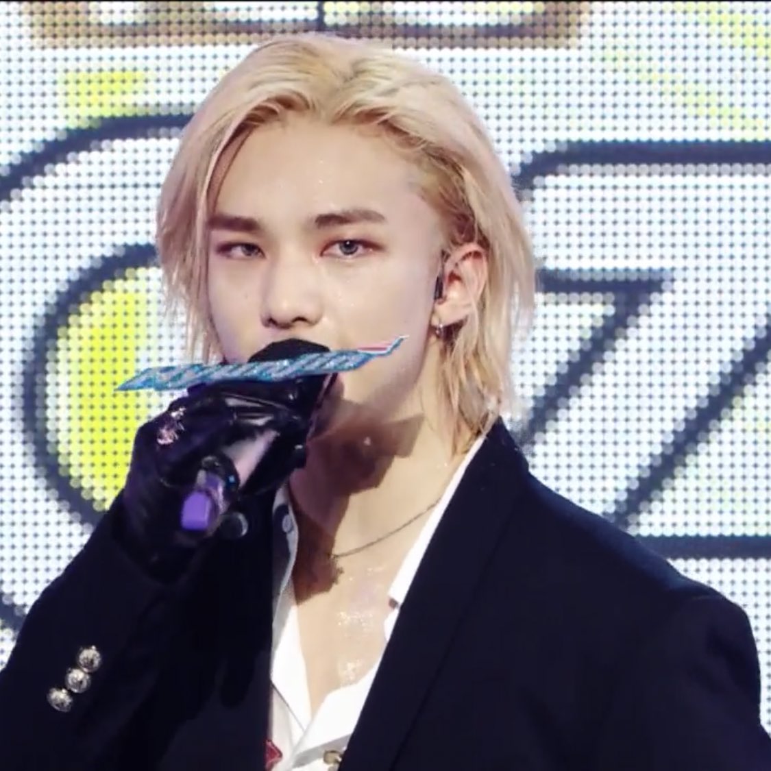 WET LOOK HYUNJIN