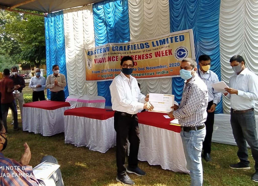 easterncoal's tweet photo. Distribution of prizes and certificates to all the winners of Online Quiz competition organised during Vigilance Awareness Week 2020 by Vigilance Department @easterncoal on 06.11.2020 under #MissionJATAYU.

#vigilanceweek2020.
#MissionJatayu
#VigilanceECL
#VAW2020 https://t.co/FN1Y6akbHi