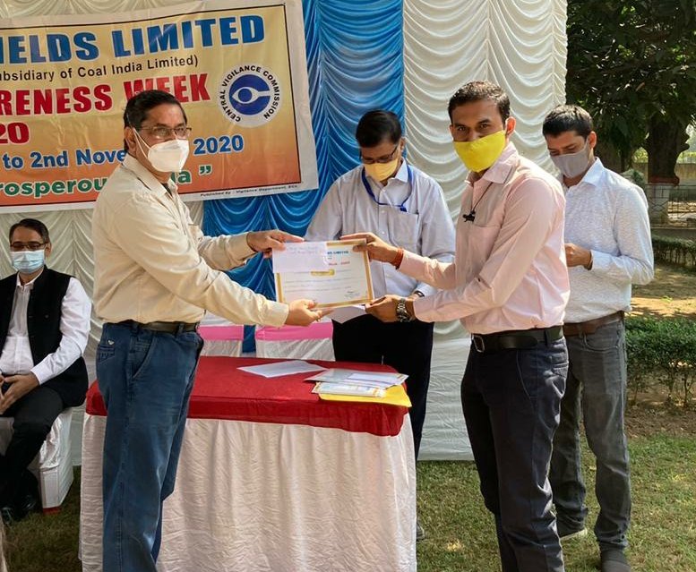 easterncoal's tweet photo. Distribution of prizes and certificates to all the winners of Online Quiz competition organised during Vigilance Awareness Week 2020 by Vigilance Department @easterncoal on 06.11.2020 under #MissionJATAYU.

#vigilanceweek2020.
#MissionJatayu
#VigilanceECL
#VAW2020 https://t.co/FN1Y6akbHi