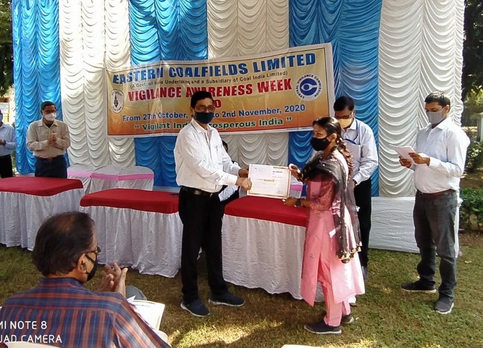 easterncoal's tweet photo. Distribution of prizes and certificates to all the winners of Online Quiz competition organised during Vigilance Awareness Week 2020 by Vigilance Department @easterncoal on 06.11.2020 under #MissionJATAYU.

#vigilanceweek2020.
#MissionJatayu
#VigilanceECL
#VAW2020 https://t.co/FN1Y6akbHi