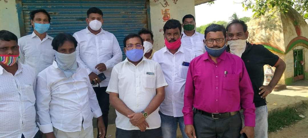 nalinicong's tweet photo. Sk.Anwar Hussain theTC of BDK  Municipality. Involved  directly  in the by-election campaigning at BLS for BJD.This is against the law.Request your intervention to punish him as per lawTo justify the allegation enclosing his face book posting @gyana_r_das @CMO_Odisha @MoSarkar5T https://t.co/MI2pzftL9G
