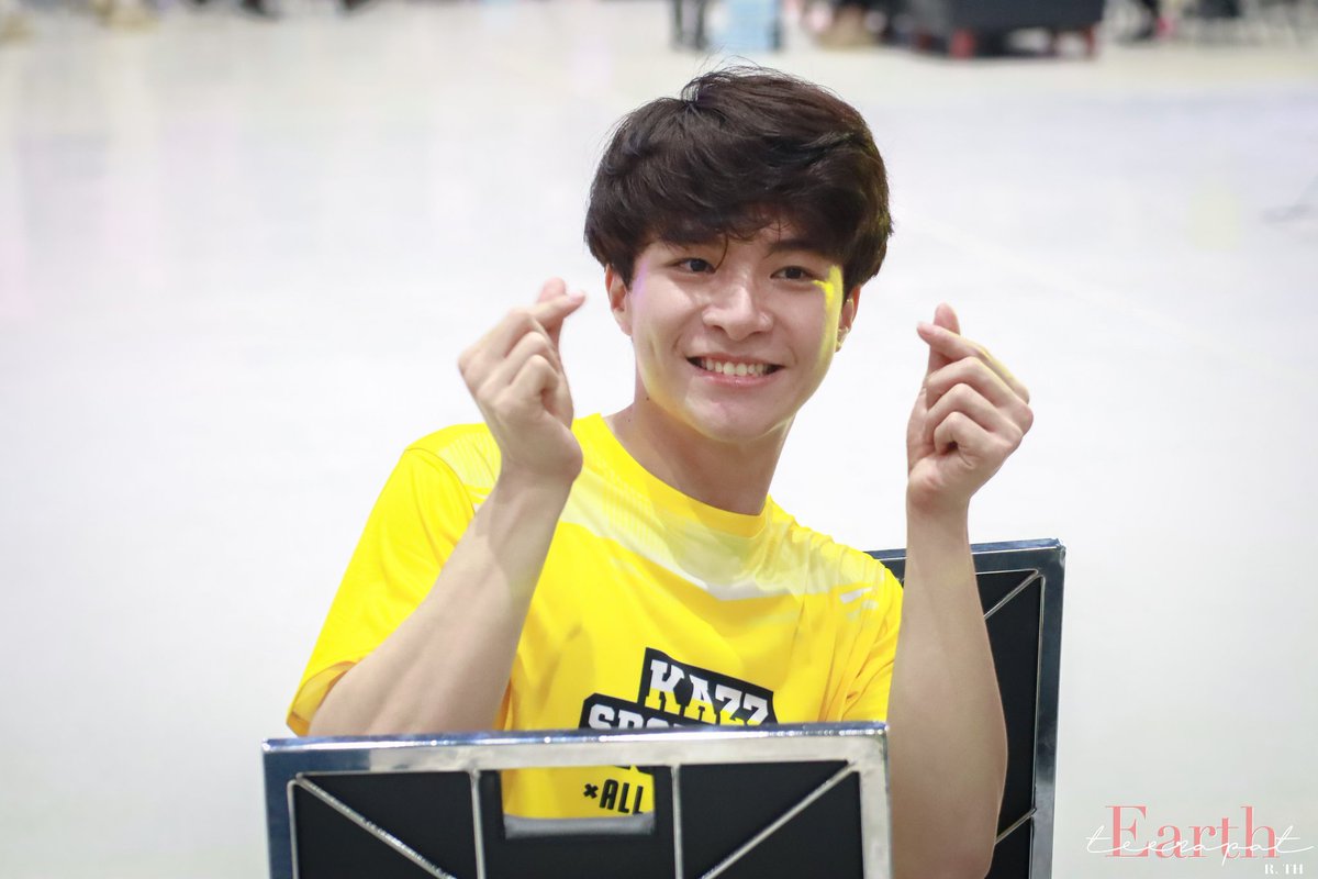 EarthOfficialTh's tweet photo. EARTH's in yellow team🏅🏅
#อะลิตเติ้ลเอิร์ธ 
#khundin 
#Earthlings
#KazzSportDay 
#KazzSportDayAllStar2020
#TeamYellow https://t.co/o1k0aWSN0s