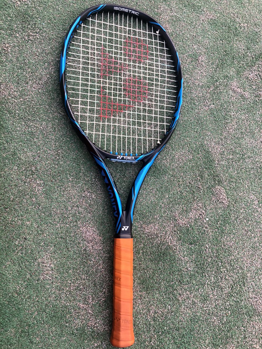 netdash's tweet photo. 最近これ使い始めましたがホールド感あってとても使いやすいです。

#ヨネックス
#YONEX
#EZONE
#DR100 https://t.co/ipofUztLeH