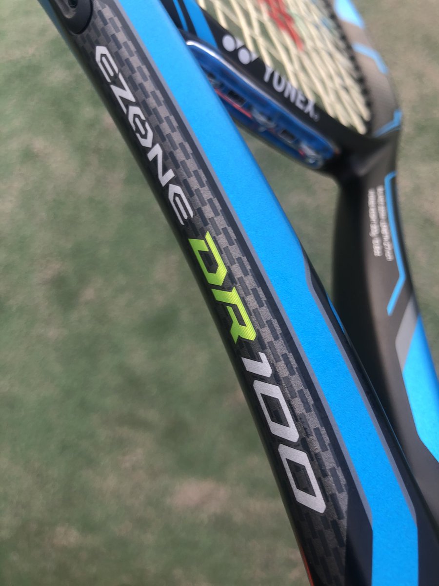 netdash's tweet photo. 最近これ使い始めましたがホールド感あってとても使いやすいです。

#ヨネックス
#YONEX
#EZONE
#DR100 https://t.co/ipofUztLeH