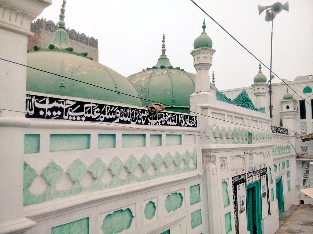 During the decline of the Mughal Empire, Hans became more of independent rulersIt was during this time, around mid 18th century CE, that Waris Shah, a great Punjabi poet is believed to have arrived in Malka Hans. A three domed mosque here is called Mosque of Waris Shah