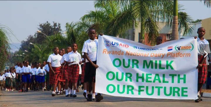 RwandaDairy's tweet photo. THROW BACK 2016: 

In 2016, Rwanda National Dairy Platform in partnership with Ministry of Agriculture and Animal Resources (MINAGRI) organized a campaign awareness  about the importance of drinking milk 

The theme was “Our milk, our health and our future,. https://t.co/BQGBmZE4JD
