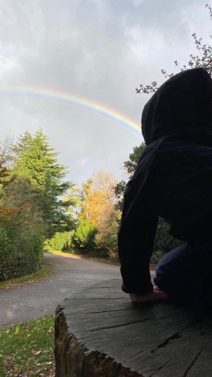 rosieahw's tweet photo. ⠀ 
My son enjoyed himself looking at the rainbow this morning. It’s freezing in London, I hope you always keep your body warmth and walk safety step by step. 💛   
⠀ https://t.co/hKbf3gulmf