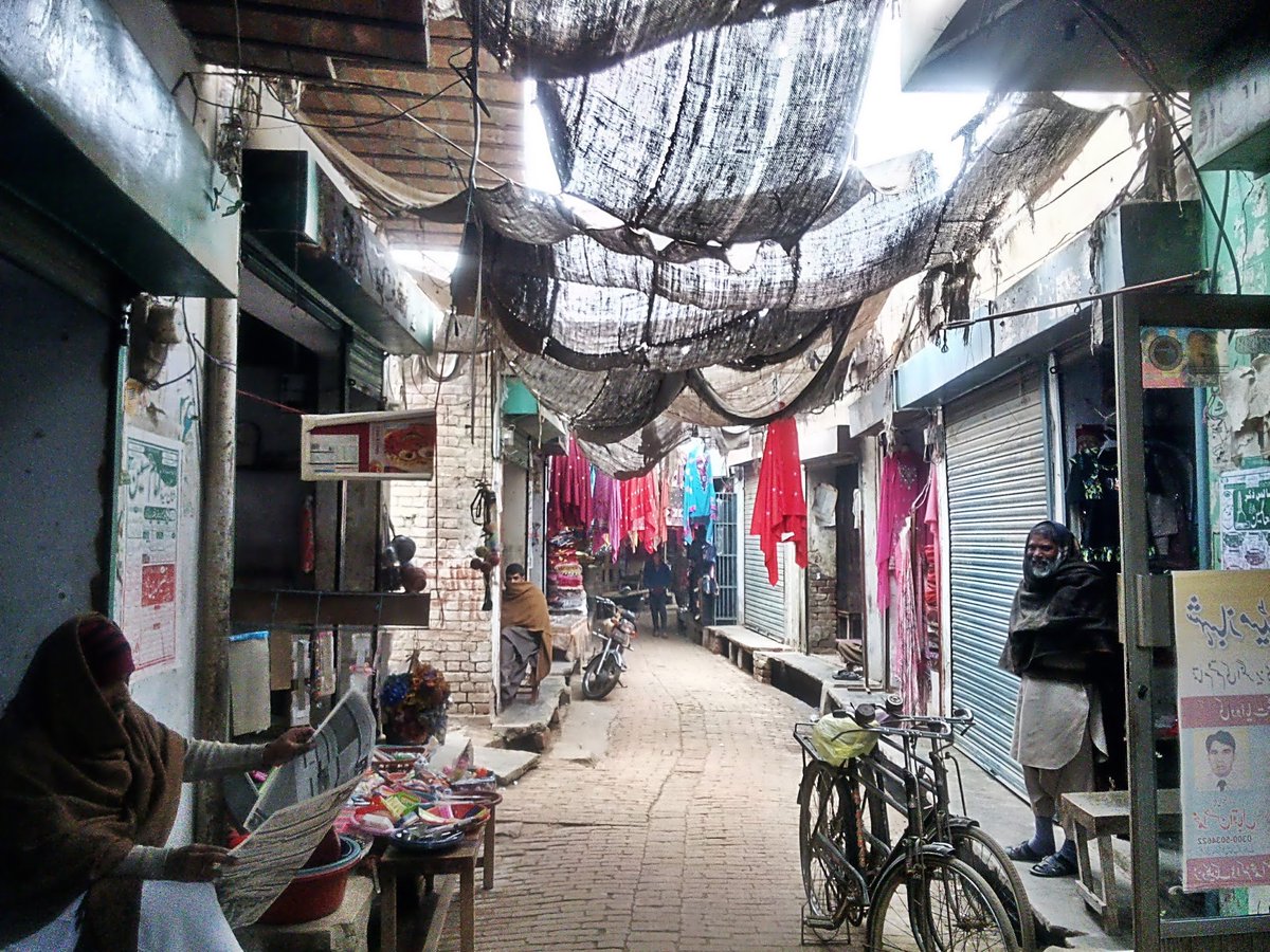 The Mosque & Temple of Malka HansHome of 'Waris Di Heer'___Aain e Akbari gives us a scanty detail of the area between Sutlej and Ravi that was called Nakka CountryHere a little north west of Pakpattan, Hans resided as simple zamindars