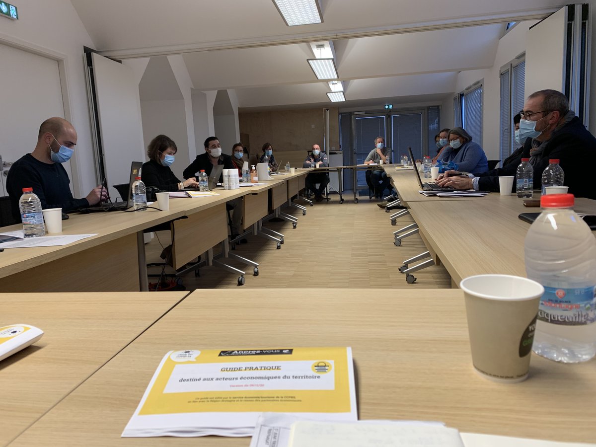 PaysBigoudenSud's tweet photo. [ #Confinement2 soutien &amp; relance] Philippe Mahé, Préfet du Finistère, sur le terrain. A la rencontre des commerçants, artisans et élus du Pays Bigouden Sud. Des échanges constructifs, proches du terrain. Des idées fortes, pragmatiques pour aider et accompagner l'économie locale. https://t.co/kGwyYNfbrm
