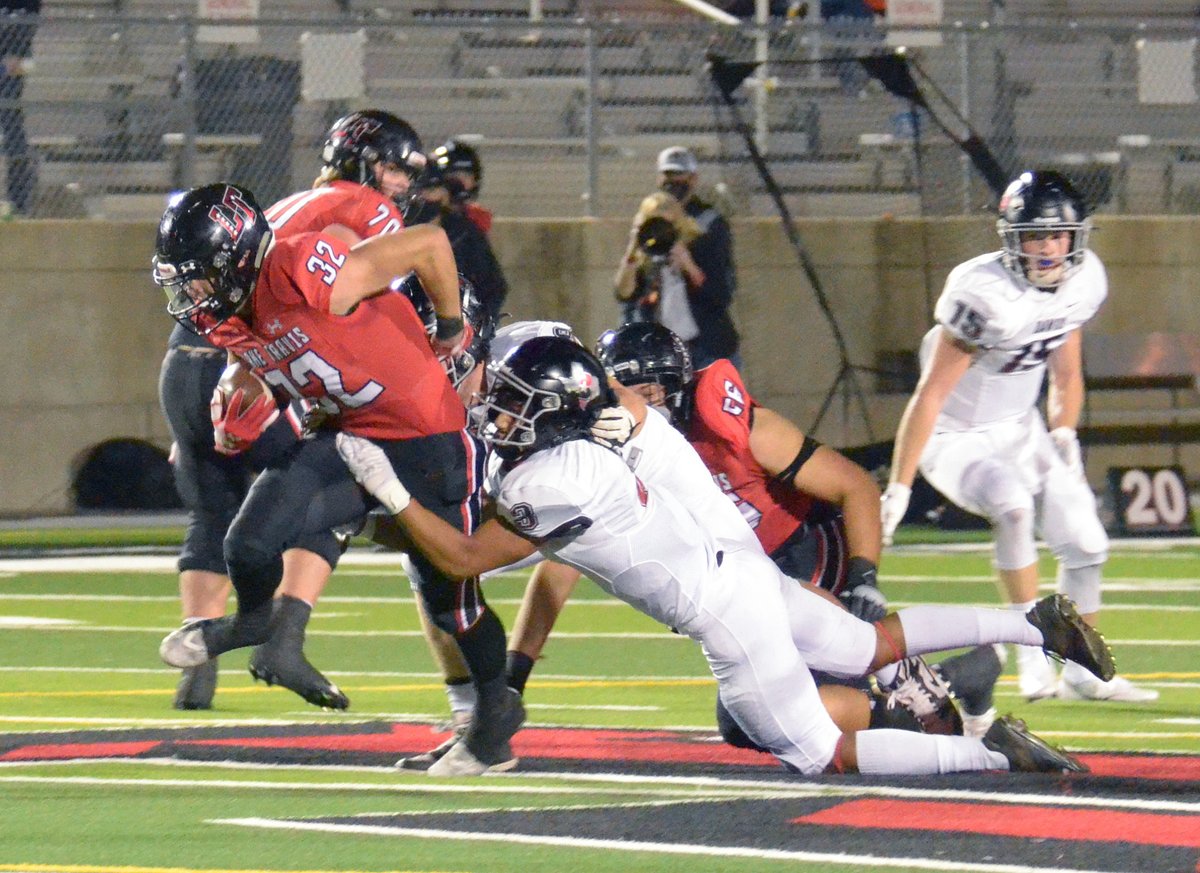 jayplot's tweet photo. A quick look back at @LTHSCavFootball's win over @BowieDawgs. Another 100-yard night with 2 TDs from @Westonstephens9 kept the Cavs' offense moving. 40 career rush TDs rank 2nd on Cavs' all-time list behind Shaun Nixon (55). https://t.co/9KhRHsjoO2
