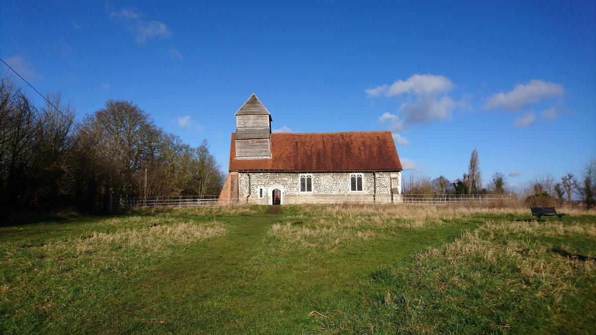 The riverside church at Boveney, Bucks dates to the 12th century. Its charmingly lopsided belltower is constructed from enormous oaks, most likely delivered by barge from the nearby Windsor Forest. It's little wonder this timber church was protected with burn marks… #thread