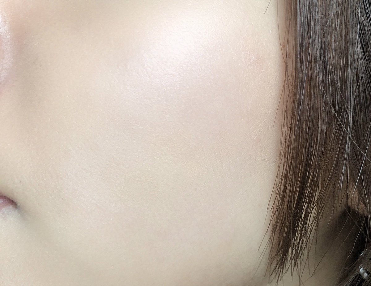 ใครอยากแต่งหน้าลุคใสๆก็คือนี่เลยจ้าาา ลง CC เสร็จ ตบด้วยแป้งม่วงศรีจันทร์เซตหน้าปังๆ จากนั้นปัดแก้มเล็กน้อย เขียนคิ้วกับทาลิปเบาๆ 1 กรุบ ออกจากบ้านได้ น้องๆนักเรียนก็ใช้ได้นะตัวนี้ไม่โป๊ะแน่นอน คุมมันดีด้วย ขนาดใหม่ตัวจิ๋ว พกพาง่าย ราคา 159 บาท♡´･ᴗ･`♡ #nofilter