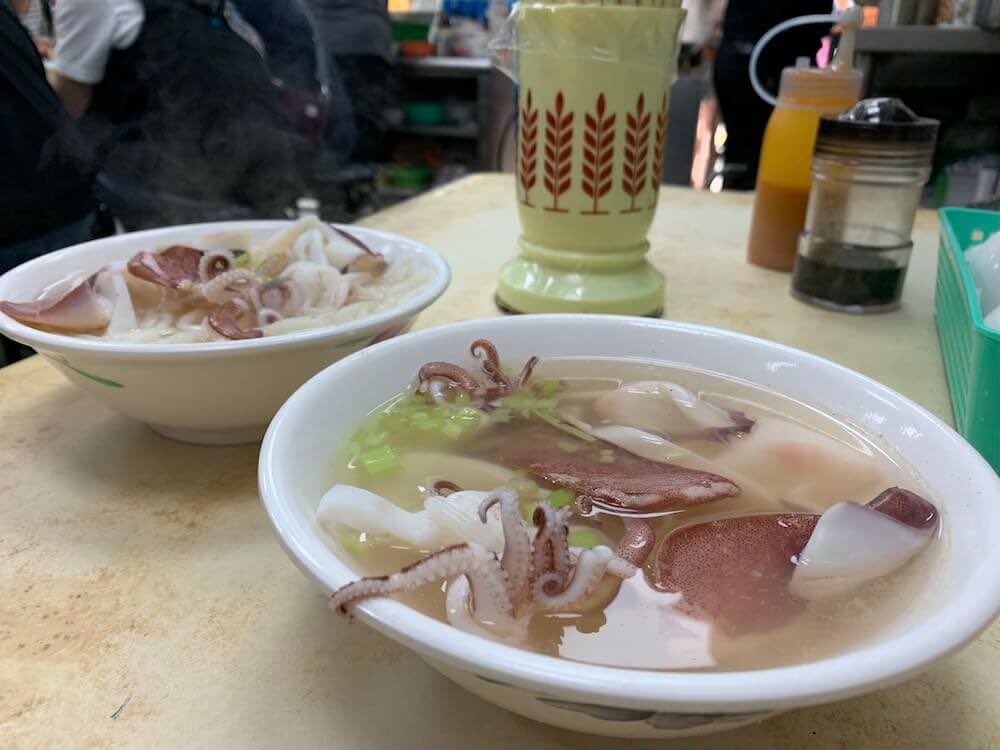 jamjamsand's tweet photo. 台南を訪れたら必ず食べる物をまとめてみました✊

他にも色々開拓したいと思いつつも、食べないと気が済まない台南美食たちです🤤

観光ついでにアクセス良好＆有名所が多めなのでビギナーさん向けになっています(私もまだまだビギナー🙇‍♀️)

\ 台南鬼リピグルメ /
https://t.co/oT5v9qqyor https://t.co/3P3ICeRRx8