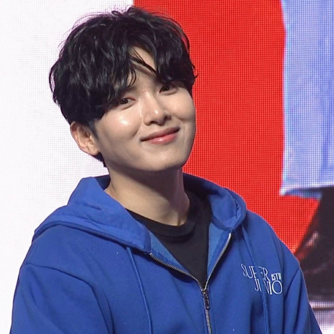 MxRyeosomnia's tweet photo. 201106 Super Junior VLIVE Especial 'Para ELF'💙✨

#Ryeowook #려욱 https://t.co/LquBN430Bm