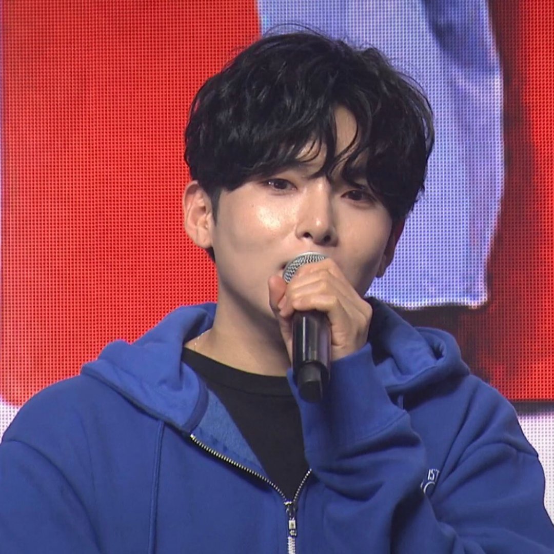MxRyeosomnia's tweet photo. 201106 Super Junior VLIVE Especial 'Para ELF'💙✨

#Ryeowook #려욱 https://t.co/LquBN430Bm
