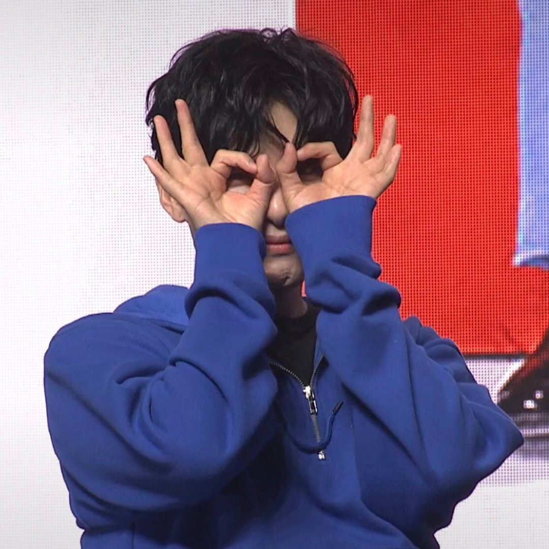 MxRyeosomnia's tweet photo. 201106 Super Junior VLIVE Especial 'Para ELF'💙✨

#Ryeowook #려욱 https://t.co/LquBN430Bm