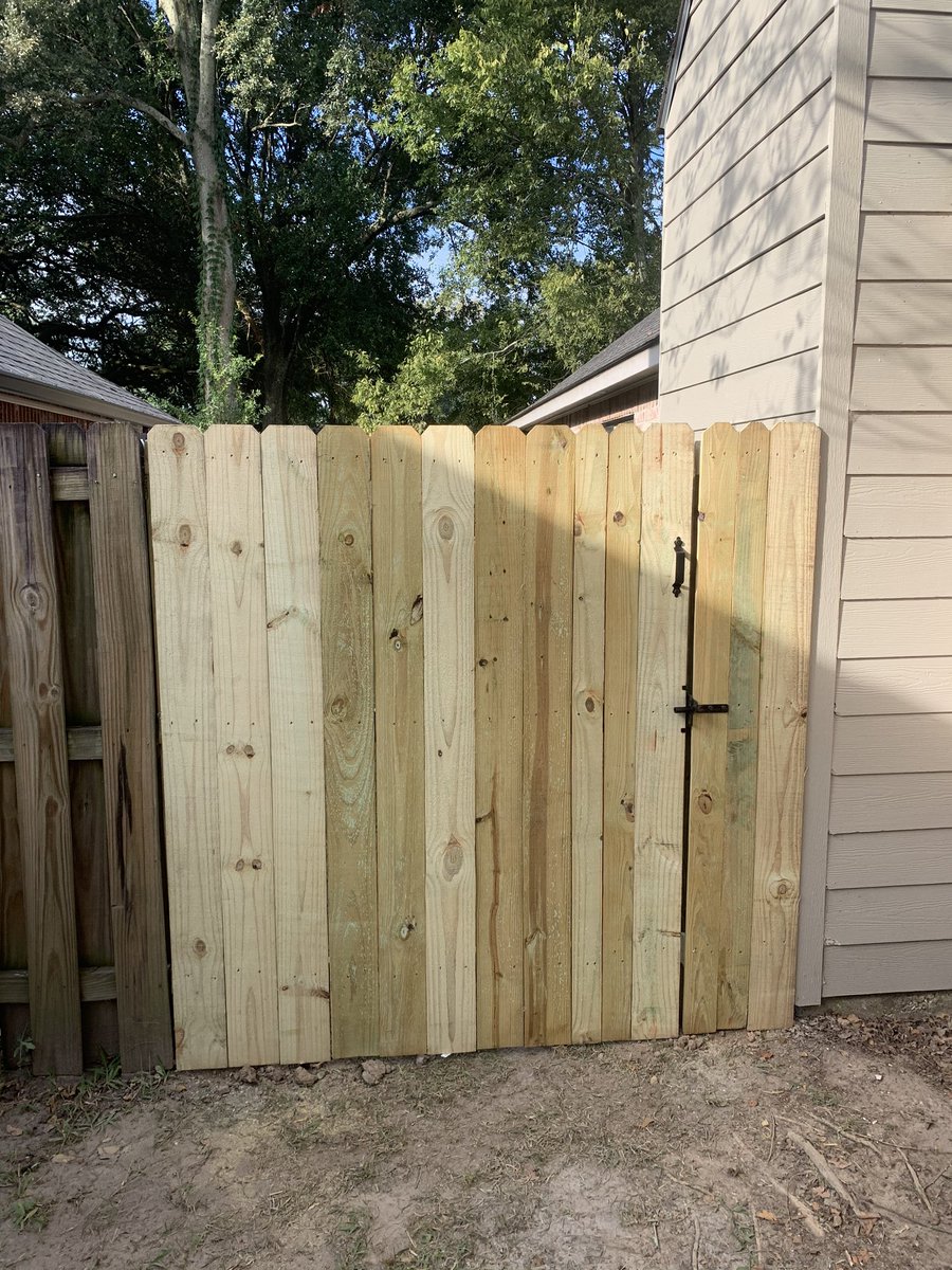 blakedavis___'s tweet photo. Some recent projects stamped by Bayou Boys Fencing LLC! https://t.co/JwbHlt6OV9