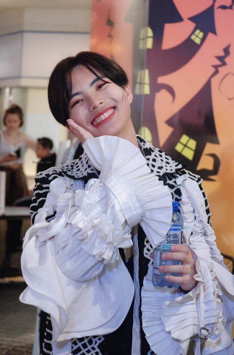 BeeBee_tsnl's tweet photo. Halloween

#U_nique
#big_unique
#idolexchange
@Focacci31393120

#เด็กดื้อที่แปลว่าน่ารัก
[ 201031 ] MBKcenter https://t.co/j5jXo9Mllb