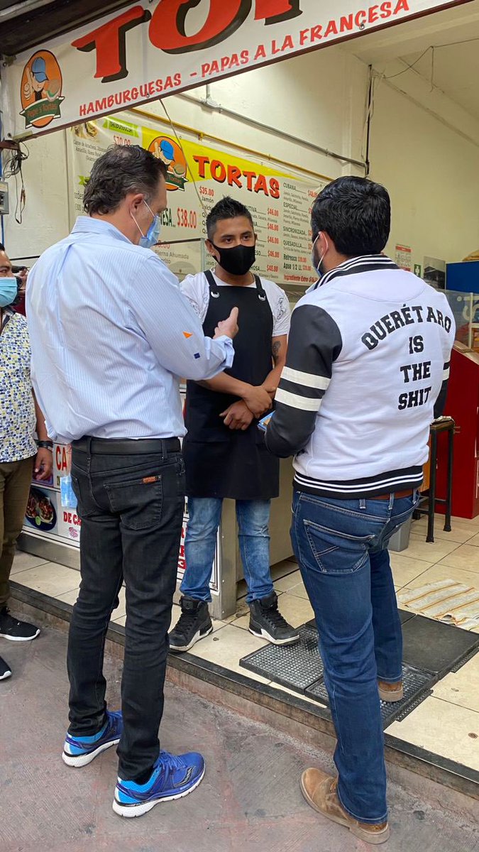 makugo's tweet photo. Saber que los jóvenes están trabajando por mejorar nuestro estado, me llena de esperanza. Acompañé a mi amigo @agusdorantes a recorrer las calles de Querétaro, estamos convencidos que apoyando a los comercios vamos a reactivar la economía. #ReactivemosJuntos #Agus2Informe https://t.co/j7LG47UBI0