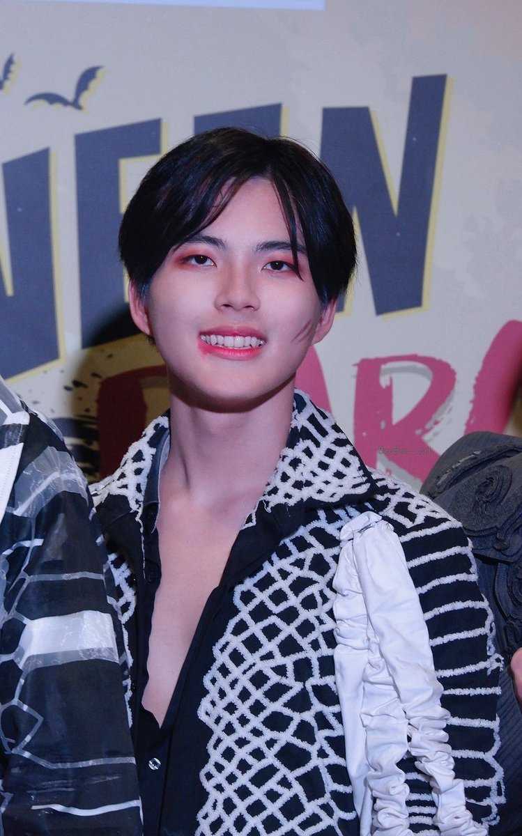 BeeBee_tsnl's tweet photo. Halloween

#U_nique
#big_unique
#idolexchange
@Focacci31393120

#เด็กดื้อที่แปลว่าน่ารัก
[ 201031 ] MBKcenter https://t.co/1lMGiR400z