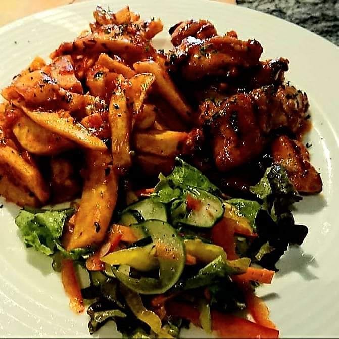 Milken_Honey's tweet photo. Enjoy amazing dishes in a comfortable ambience at @TapasCielo
We're open from noon till 9pm Daily.
#milkenhoney #foodapp #foodsharingapp #gaintrick #gainwithmchina #gainwithxtiandela #gains https://t.co/hcTMbEYLOD