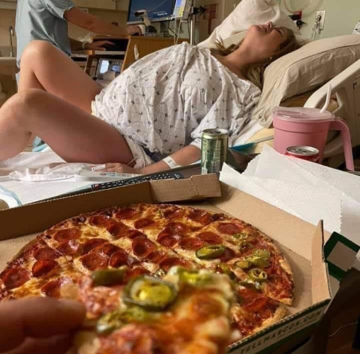 RolfTheAlien's tweet photo. Eating pizza with my girl #Election2020 #Papajohns #FridayVibes https://t.co/qVLhwtLe8Q