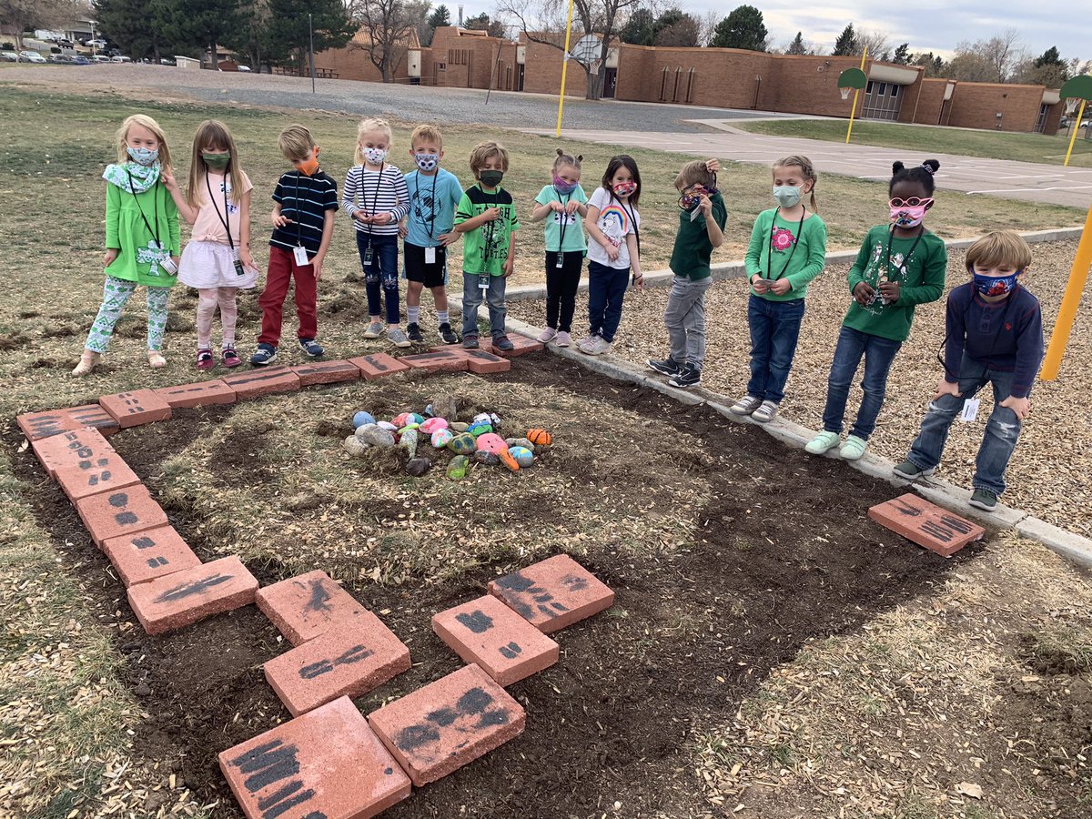 teamGGES's tweet image. Kinder crews hard at work building a race track for our GG community today to celebrate the end of their first module: Toys and Play...they decorated rocks like a toy they preferred and will teach our community the importance of playing w/ respect and imagination @JeffcoSchoolsCo