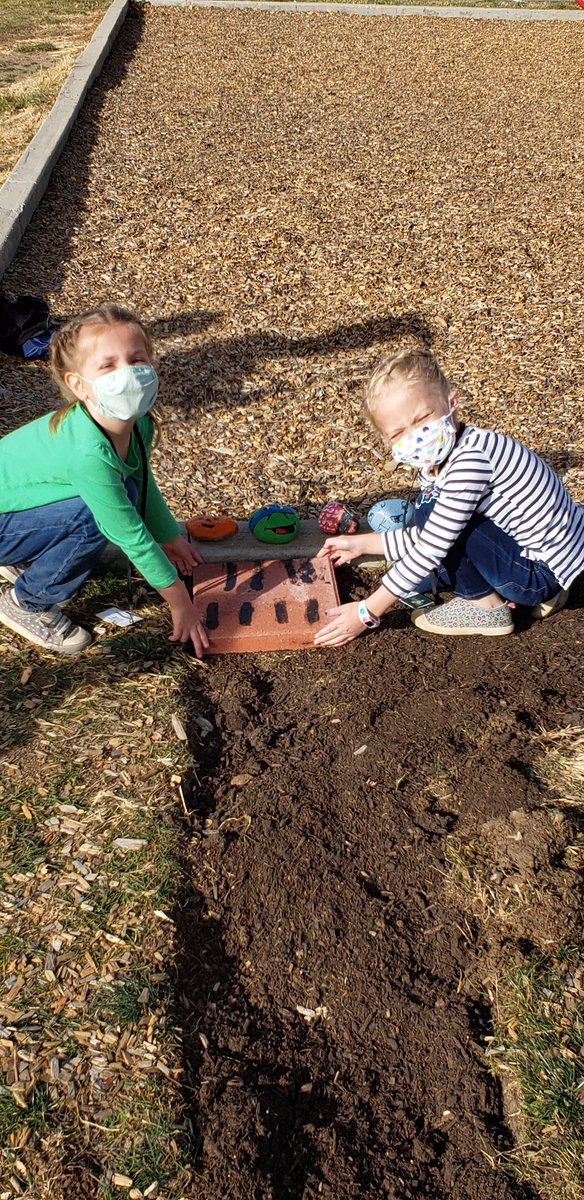 teamGGES's tweet image. Kinder crews hard at work building a race track for our GG community today to celebrate the end of their first module: Toys and Play...they decorated rocks like a toy they preferred and will teach our community the importance of playing w/ respect and imagination @JeffcoSchoolsCo