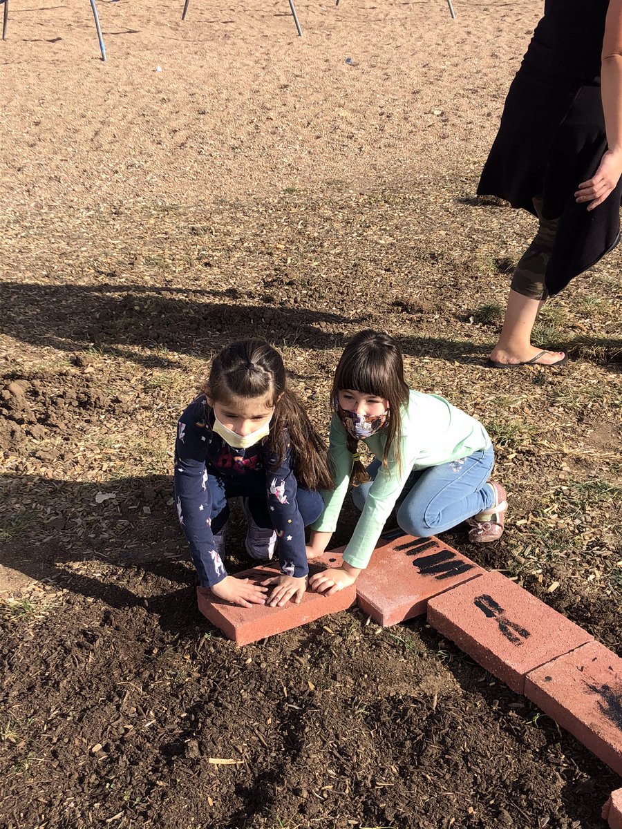 teamGGES's tweet image. Kinder crews hard at work building a race track for our GG community today to celebrate the end of their first module: Toys and Play...they decorated rocks like a toy they preferred and will teach our community the importance of playing w/ respect and imagination @JeffcoSchoolsCo