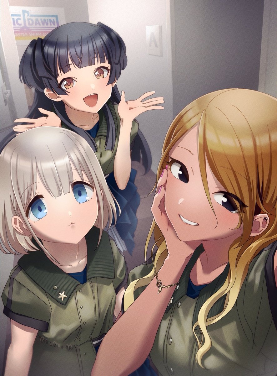 izumi mei ,mayuzumi fuyuko ,serizawa asahi 3girls multiple girls gyaru blonde hair gradient hair black hair looking at viewer  illustration images