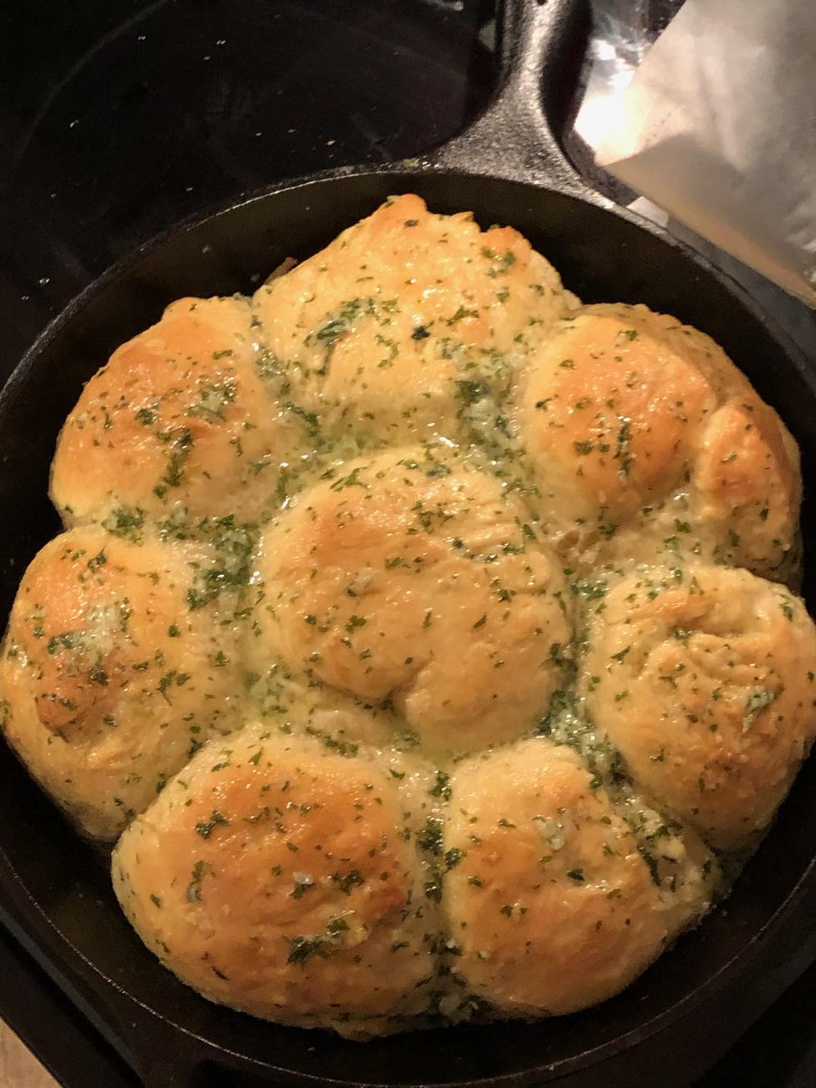 MySimpleMOMents's tweet photo. Around 4pm, The Diva said she wanted to make garlic bread. I told her she could but she needed some real help... She needed NaNa. π€£
And NaNa came to the rescue. They were tasty too!
#MySimpleMOMents #HoustonMomsBlog #BlackMomsWhoBlog
#HoustonBlogger #BlackMoms https://t.co/is1tqOX4Gt