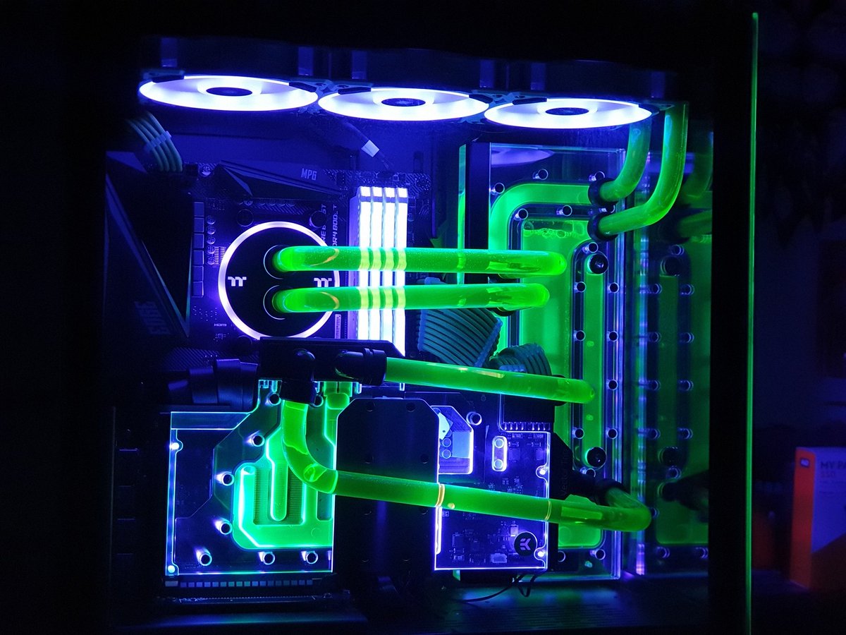 Kaspercit0's tweet photo. Por culpa de una actualización de bios desde el programa de MSI ( NO ACTUALICEIS DESDE LIVE UPDATE), me tocó desmontar mi torre. Ya que tal he aprovechado y he cambiado la distribucíon con un distro plate. 10h de curro.
NO 
ME 
ARREPIENTO 
DE
ELLO. https://t.co/3il9bVSu7E
