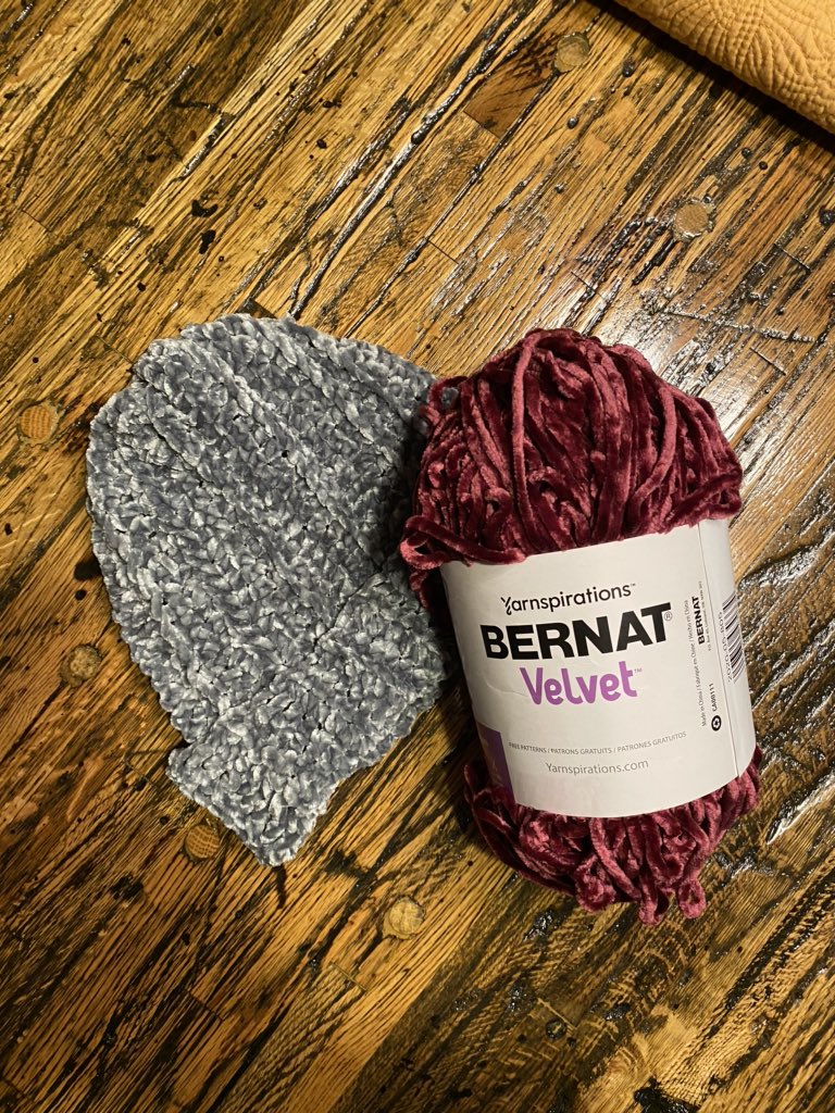 logann_alyssa's tweet photo. Hi! I love to crochet &amp; I’m trying to grow my super small business. 
Follow my craft page on Instagram @ _loganoriginals!
I’m taking orders for beanies and tree skirts at the moment &amp; I am always open to new ideas! 
Please retweet to help my small business💕 https://t.co/yH5dk8a6zL