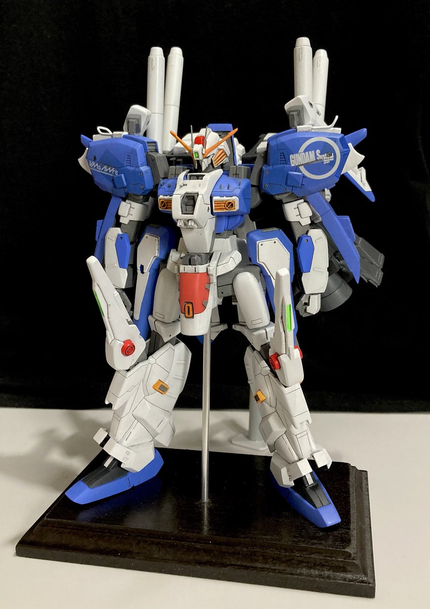 2尺 ガンプラ 1 144 旧キット Ex Sガンダム 完成です 各部のイラストに忠実な造形を活かすことを意識して制作しました いつかは挑戦してみたいと思っていたビームスマートガン連射型も作例を参考に制作しました