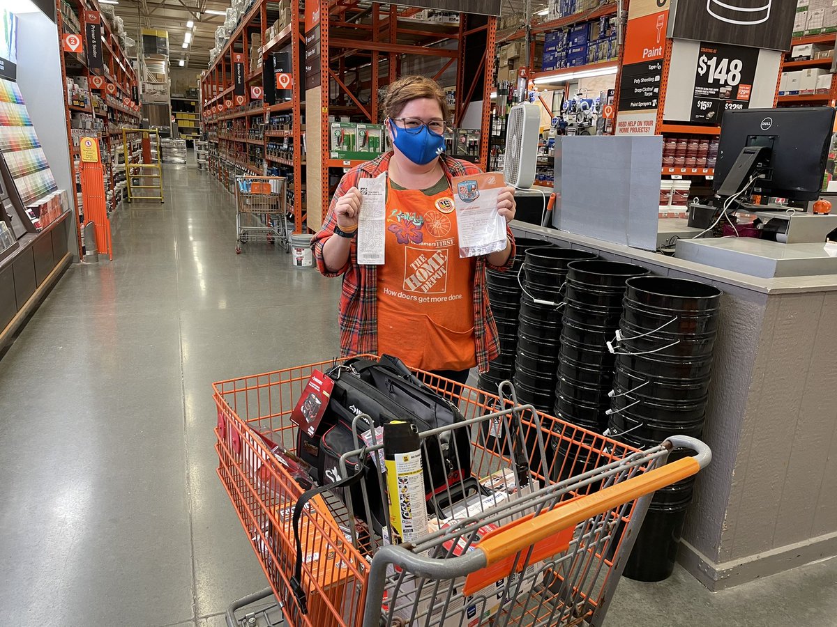EileenFerrarin's tweet photo. Katelyn providing excellent customer service tonight and saved our store $1,100 with a recovery!! #waytowatchem #protectingourassets @RyanWoodTHD1 @Bselch @Sutherland214 @DerekLarsenHD @ToddCooper66 @Jean59206666 @TerryMa42881238 https://t.co/4FGLeetj1W