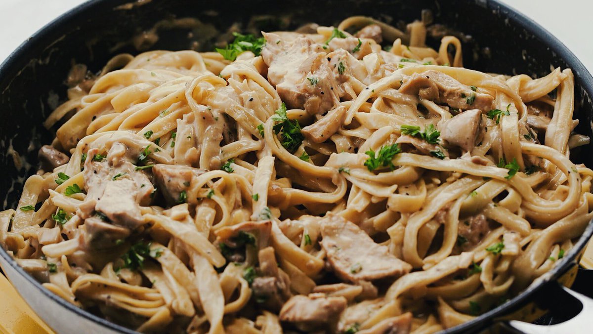ihsanlikestoeat's tweet photo. Here's a thread of my go-to simple pasta recipes. I love me some good homecooked pastas! ❤️🤤 https://t.co/uHGt6rE3Rp