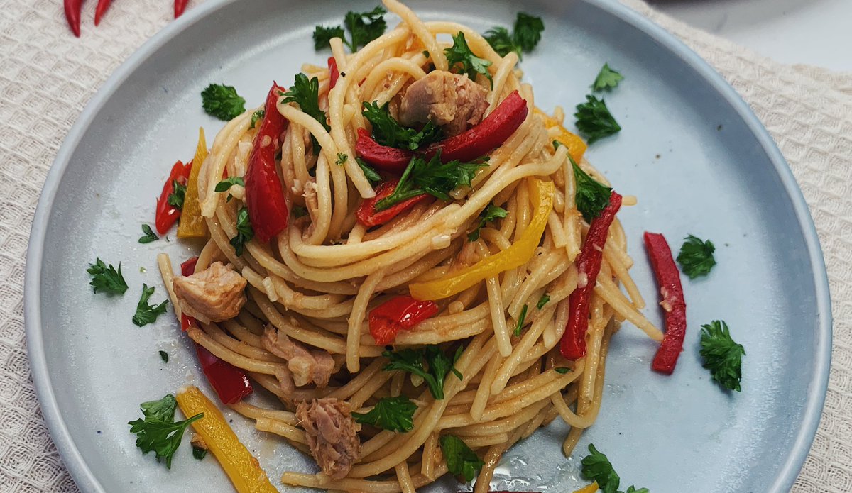 ihsanlikestoeat's tweet photo. Here's a thread of my go-to simple pasta recipes. I love me some good homecooked pastas! ❤️🤤 https://t.co/uHGt6rE3Rp