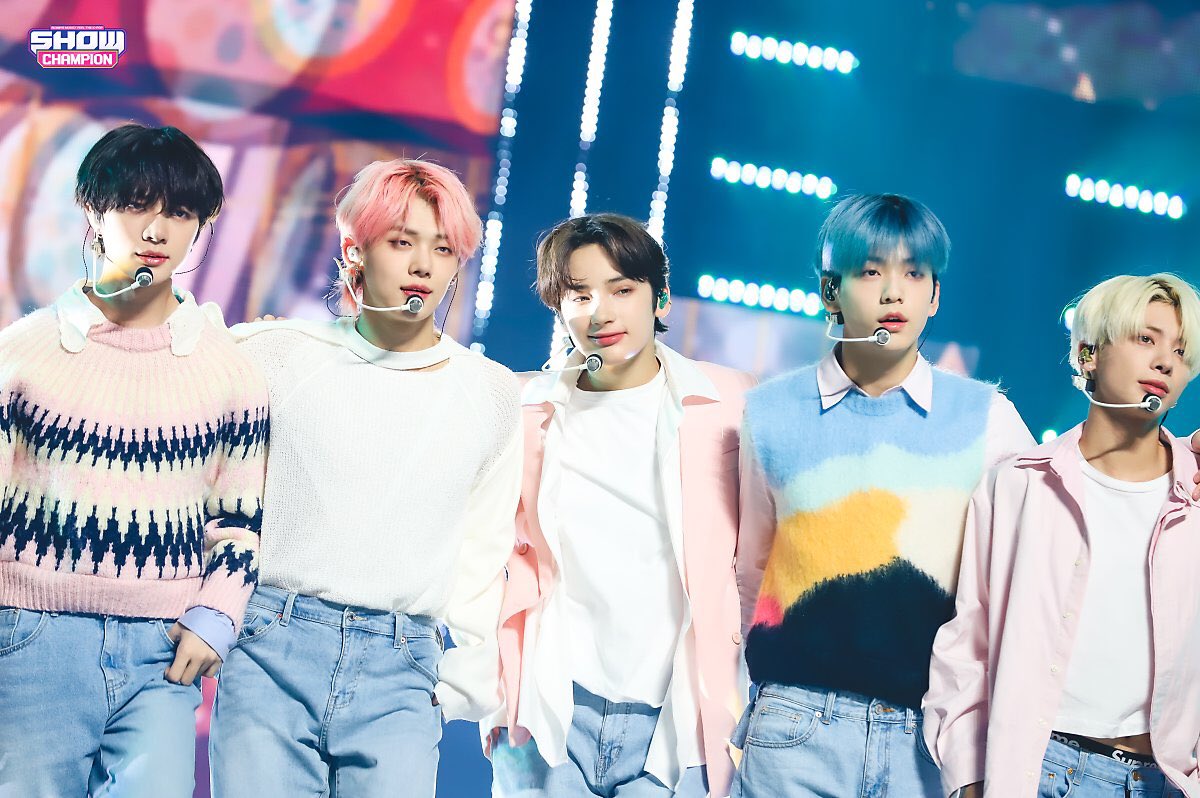 FreshGboyD's tweet photo. • TXT เข้าร่วมรายการ Comeback Show Mu:Talk Live [11/2]
• TXT เเสดงรายการ The Show และชนะถ้วยที่ 1 #BlueHour1stwin [11/3]
• TXT แสดงรายการ Show Champion 🔗https://t.co/jKskXlYhHE [11/4]
• TXT แสดงรายการ Mcountdown 🔗https://t.co/EvklxZnOEi [11/5] https://t.co/7tlaj2zyBo