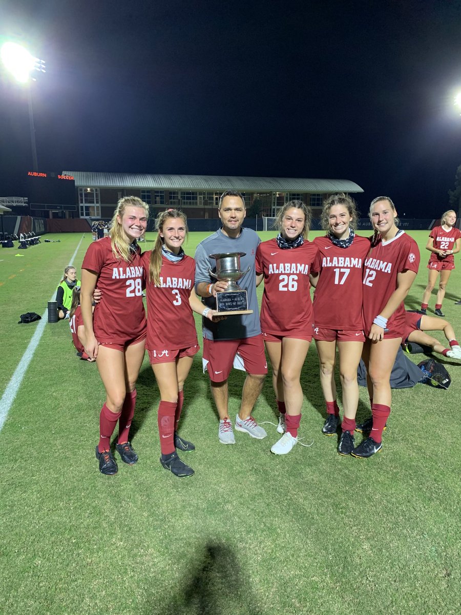 UACoachHart's tweet photo. These are my seniors!!! @brynnaaa12 ⁦@WertzCasey⁩ @GabbyDuca ⁦@gigischorr⁩ &amp; Kaley Verpaele. They deserve this Iron Bowl win!!! What an incredible group of players and people! They are destined for great things. Wish @taylormorgz and @Hammer_Kaylee were here with us. https://t.co/1PwwYVVhys