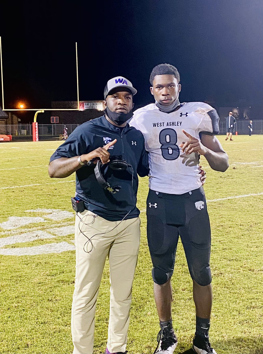 CoachReedC's tweet photo. BEST BACK IN THE STATE‼️ @JahleelPorter1 hands down‼️ 
327 yards and 6TDs to close out the season (5-2). 

@MaxPreps  @SoSportsCentral @ESPinSC @InfiniTFBall @tygtalexpo @SCSportsSource @RivalsFriedman @boulder913 @HighSchoolBlitz https://t.co/zKXiKTkEXD