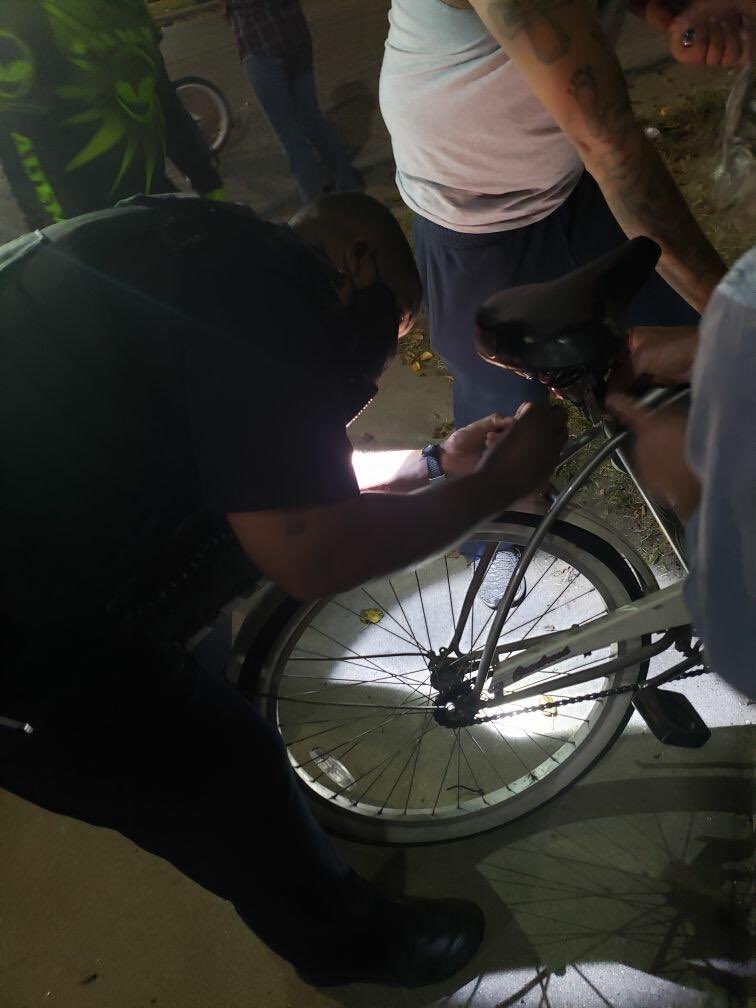 WichitaPolice's tweet photo. Tonight, Bike, Walk Wichita and the Broadway Corridor Team teamed up to give away free bike lights. Several lights were given to cyclists without front lights. #WPDCARES #ictproud https://t.co/E1xUYoxAwS
