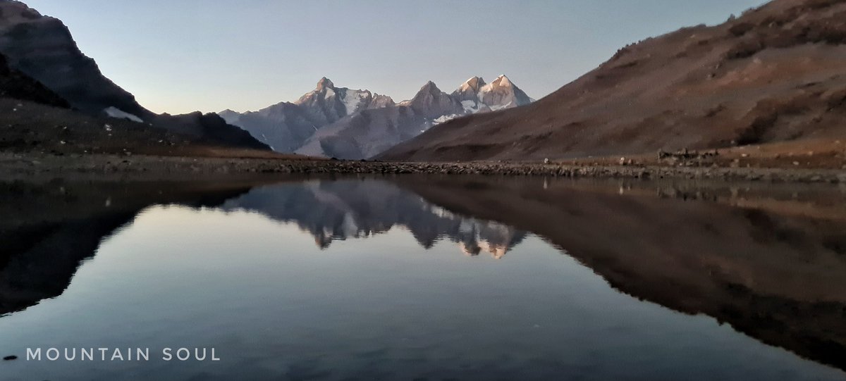 aakashavani's tweet photo. Retracing #footsteps of the #ancient ones.
Was a joy to visit the beautiful lake #dashir. Said to be the places of #meditation of Rishi Vasistha &amp; Jamdagni, #dashir is a pristine high altitude Lake at around 15K ft.

#dashirlake #lonelyplanetindi #IncredibleIndia #natgeotravel https://t.co/wDYk3Dh5Ya