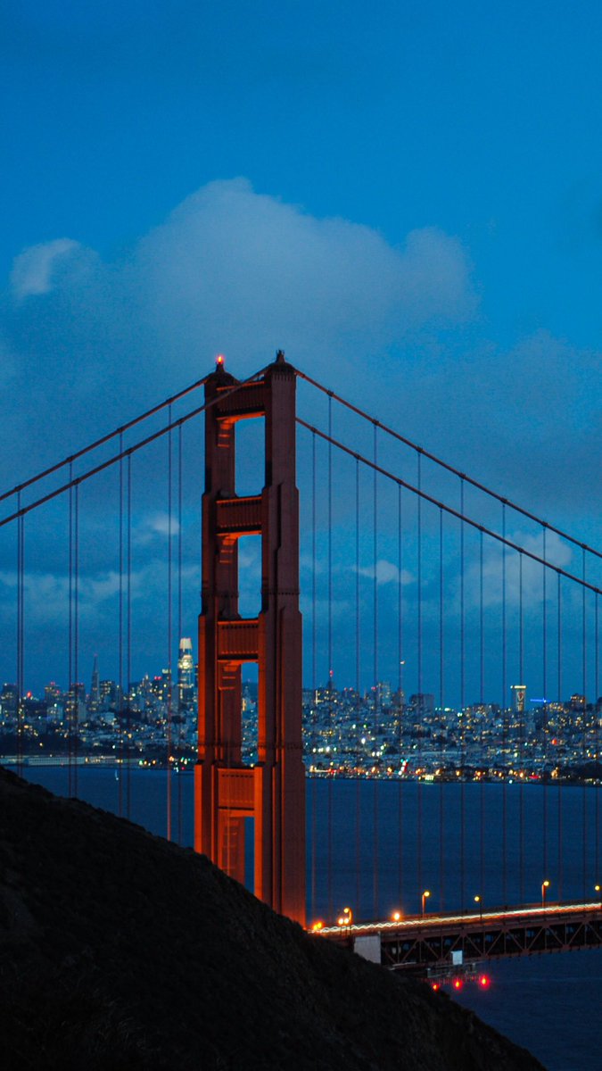 sheemawn's tweet photo. I bought a tripod and got super excited to try it today only to find out it’s too light for the Pacific winds 😅 Tried to salvage as much as possible but this is the only good shot I got tonight! #sanfrancisco #goldegate https://t.co/JREEKUhh0a